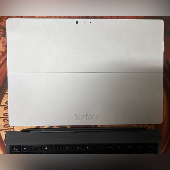 Surface Pro 3 & Microsoft Docking Station & Mouse - Picture 3 of 9